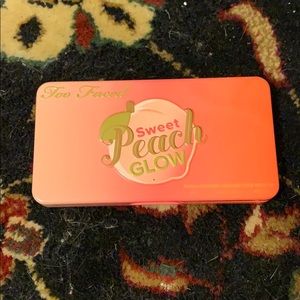 Too Faced Sweet Peach Glow palette
